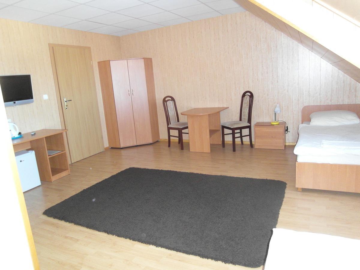 Pomorska Zajazd Restauracja Czaplinek Bagian luar foto