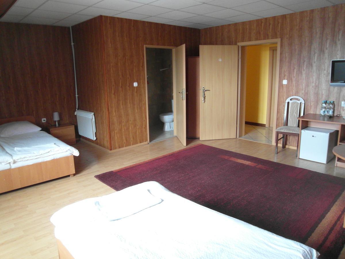 Pomorska Zajazd Restauracja Czaplinek Bagian luar foto