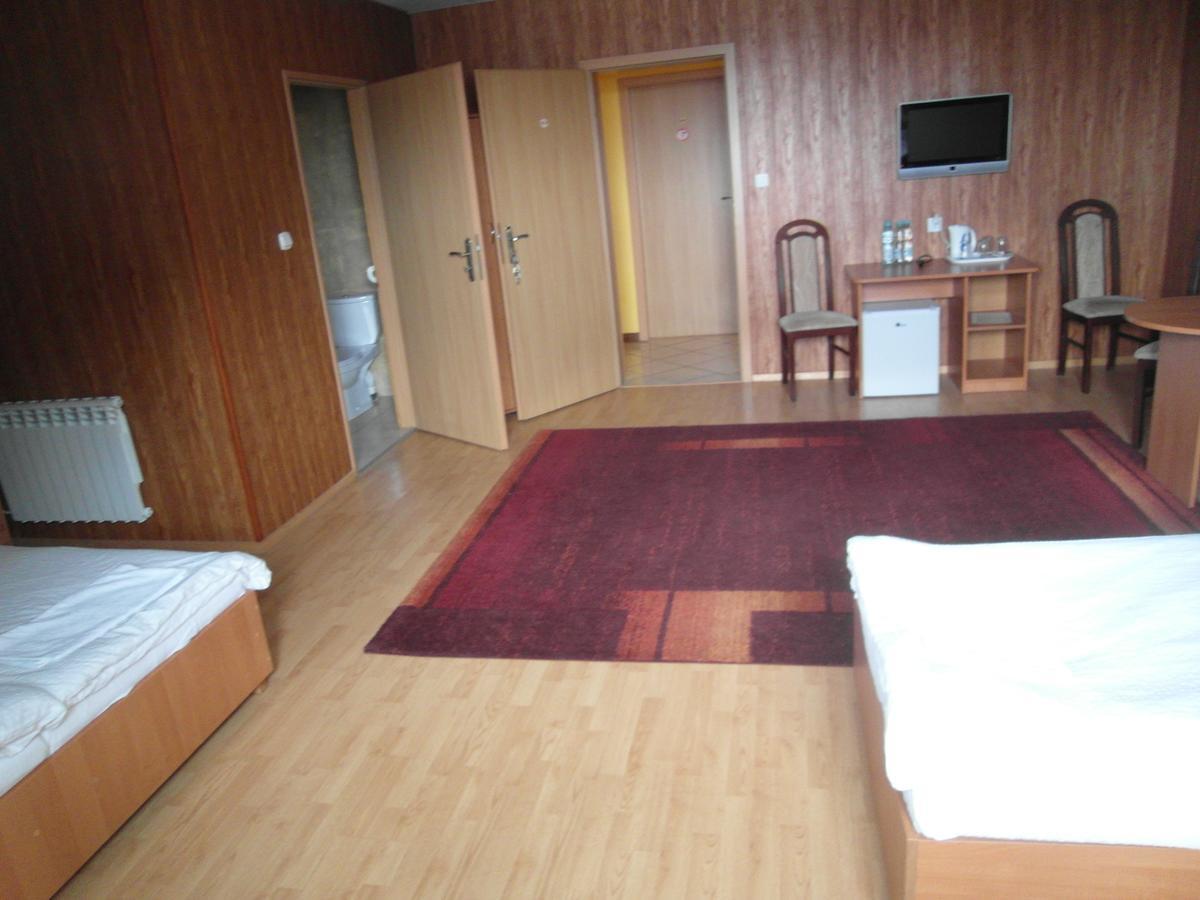 Pomorska Zajazd Restauracja Czaplinek Bagian luar foto